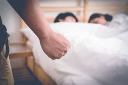 Nỗi chán chường của người vợ kết hôn 3 năm vẫn còn trong trắng
