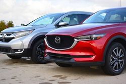 Mazda CX-5 và Honda CR-V: Cuộc đua song mã trên cùng phân khúc