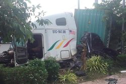 Tài xế container lấn làn tông ô tô con khiến 5 người thiệt mạng ở Tây Ninh