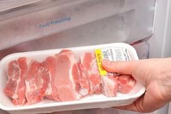 Đựng thịt vào thứ này rồi vô tư cho vào tủ lạnh bảo quản: Chị em tưởng tốt hóa ra lại khiến cả nhà mắc bệnh