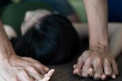 Khởi tố kẻ hiếp dâm bé gái 9 tuổi bán vé số