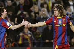Messi từng 'hạ nhục' Carles Puyol trên sân tập