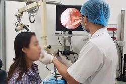 Người phụ nữ không ăn được vì viêm loét họng, sụt 14 kg trong một năm