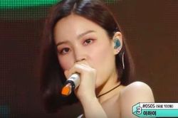 Phần trình diễn buồn bã của Lee Hi trên sân khấu