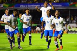 Coutinho lập cú đúp, chủ nhà Brazil thắng đậm trận ra quân