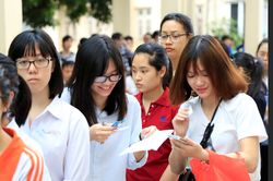Điểm chuẩn vào các trường chuyên Hà Nội cao hơn hẳn năm ngoái