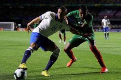 Copa America: Coutinho sắm vai người hùng, Brazil có thắng lợi đầu tay
