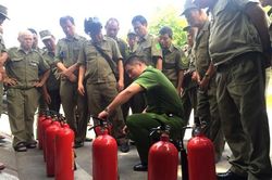 Vào siêu thị, trung tâm thương mại, hãy nhìn cửa thoát hiểm trước tiên