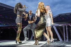 Spice Girls kết chúc chuyến lưu diễn tái hợp, Geri xin lỗi, Emma khóc