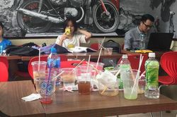 Hình ảnh 'xấu xí' của giới trẻ Việt tại các cửa hàng tiện lợi mùa nóng
