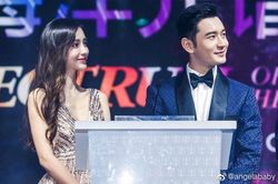Angelababy và Huỳnh Hiểu Minh cố tình 'diễn' cảnh ngọt ngào nơi công cộng?