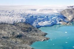 Bất thường băng ở Greenland tan 40% trong một ngày