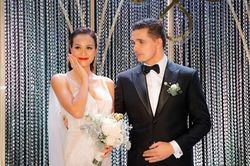 Siêu mẫu Phương Mai và chồng Tây bật khóc trong lễ cưới