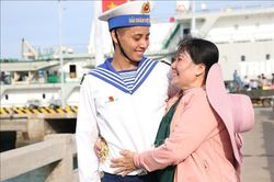 Mang hơi ấm tình thân tới Trường Sa - Bài 3: Vững tay súng nơi đầu ngọn sóng