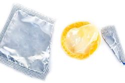 Nhận biết bao cao su bị rách