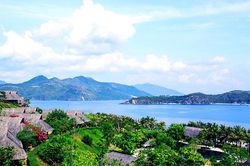 Yên bình với Hòn Tằm