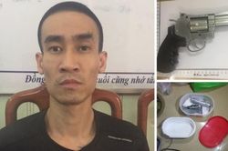 Bắt kẻ sản xuất ma túy luôn 'kè' súng bên mình