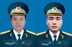 Truy phong và truy thăng quân hàm sĩ quan trước thời hạn đối với hai phi công hy sinh