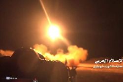Houthi nã tên lửa đạn đạo Qasef-K2 vào sân bay Abha của Saudi Arabia?