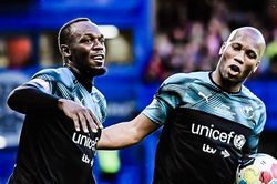 Usain Bolt ghi bàn đẹp mắt trong ngày đá cặp cùng Drogba
