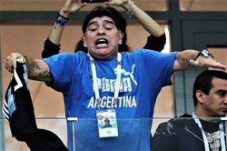 Maradona: 'Các cầu thủ đang xúc phạm màu áo Argentina'