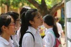 Điểm chuẩn lớp 10 ở Hà Nội: Trường tốp đầu giảm mạnh