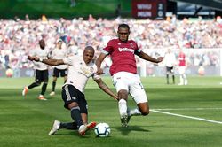 MU hỏi mua Issa Diop, Juventus giành Trippier