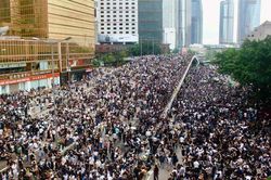 Hình ảnh hàng triệu người Hong Kong tràn xuống đường như 'thác, lũ'