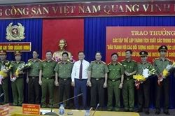 Khen thưởng các đơn vị phá chuyên án đánh bạc trên mạng ở Quảng Ninh