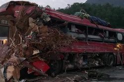 Tai nạn thảm khốc ở Hòa Bình, 3 người chết, 31 người bị thương