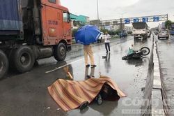 'Xe mù' chạy vào làn ô tô, hai công nhân bị xe tải tông chết