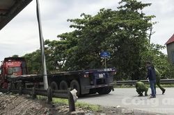 Xe container ôm cua cán chết người ở vòng xoay Mỹ Thủy