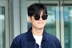 Lee Min Ho xuất hiện điển trai tại sân bay sau khi bị chê vì tăng cân