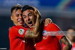 Đương kim vô địch Chile đè bẹp đội tuyển Nhật Bản bằng chiến thắng 4-0