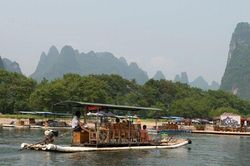 Hướng dẫn viên chèo kéo, nài ép khách du lịch mua đồ tiêu tốn gần 70 triệu đồng