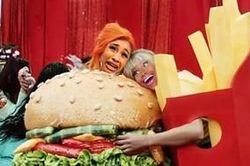Hòa chung sự kiện làm hòa của Taylor Swift và Katy Perry, fan vẽ ra cảnh tượng ngày Nicki Minaj và Cardi B… hóa giải hận thù