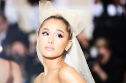 Ariana Grande hùng hổ 'xưng vương', khẳng định chẳng cần tranh giành với bất kỳ ai?