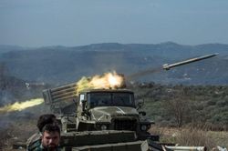 Syria: Pháo phản lực BM-21 'Grad' dội mưa lửa lên khủng bố ở Idlib