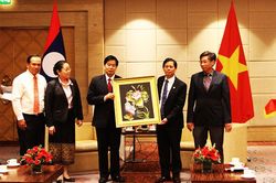 Lãnh đạo tỉnh tiếp đoàn đại biểu cấp cao thủ đô Viêng Chăn, Lào