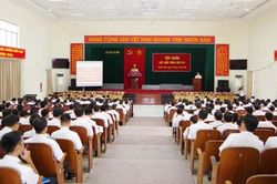 Học viện Hải quân tập huấn Luật Quốc phòng 2018