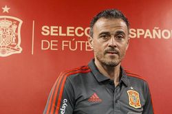 Luis Enrique từ chức HLV trưởng Tây Ban Nha