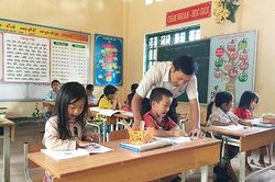 Thầy giáo vùng cao tận tâm với học trò