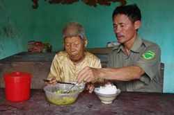 Trưởng thôn giàu lòng nhân ái