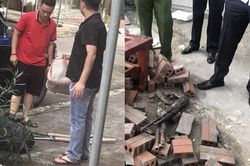 Truy bắt 2 nhóm vác dao, súng 'thanh toán' nhau trên phố giữa ban ngày