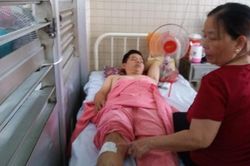 Bệnh viện Chợ Rẫy xin lỗi người bệnh, đình chỉ 2 cán bộ sau sự cố khoan nhầm chân