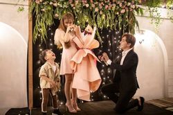 Thu Thủy bật khóc khi bạn trai kém 10 tuổi cầu hôn ngọt ngào