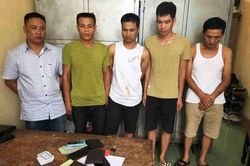 Thanh Hóa: Bắt 5 đối tượng đánh bài ăn tiền, thu giữ 50 triệu đồng