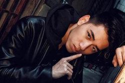 Các fan đang thắc mắc về MV 'Sóng gió', đây chính là câu trả lời từ K-ICM?