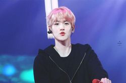Khoe chút 'thính' cho màn debut solo fan 'kêu than': Baekhyun ơi sao 'thính' chỉ có chút xíu thế!