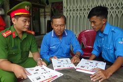 Phát 18 ngàn tờ rơi tuyên truyền phòng ngừa nạn cho vay kiểu tín dụng đen